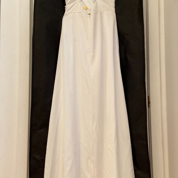 Long white dress - Picture 3 of 7